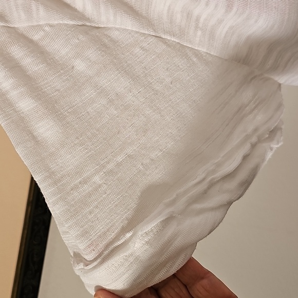 We The Free Over Size Top, Open Back. Size Small White Women's Top - Picture 3 of 5